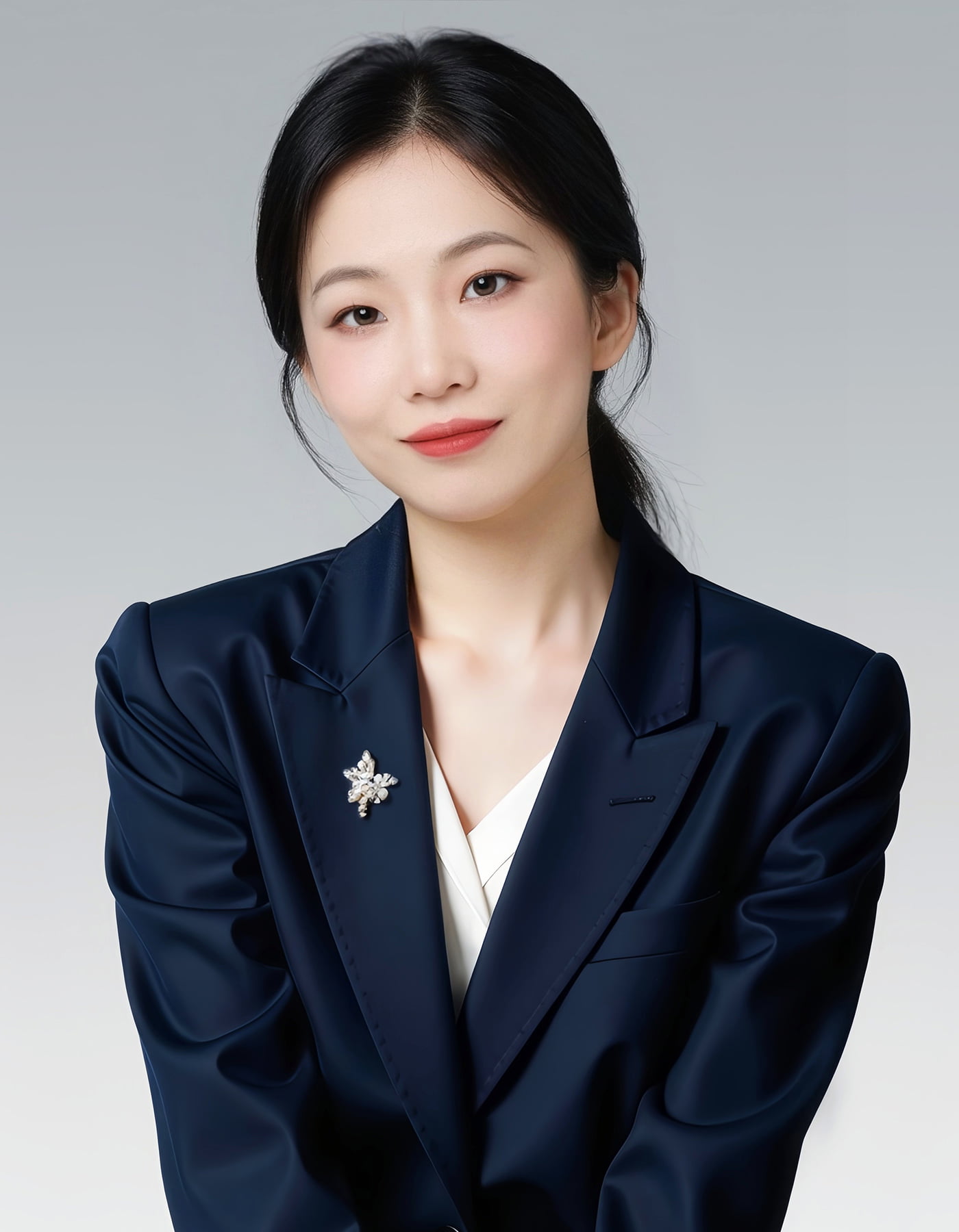 睿扬律师事务所 - 民商事诉讼仲裁业务部专职律师,行政与政府法律事务部秘书长 - 李昕颖