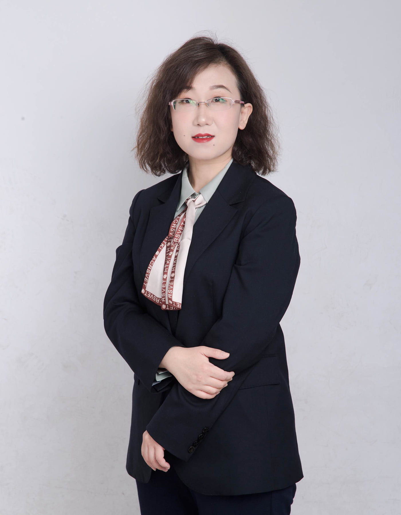 睿扬律师事务所 - 党支部书记、专职律师、合伙人、副主任 - 王兰兰