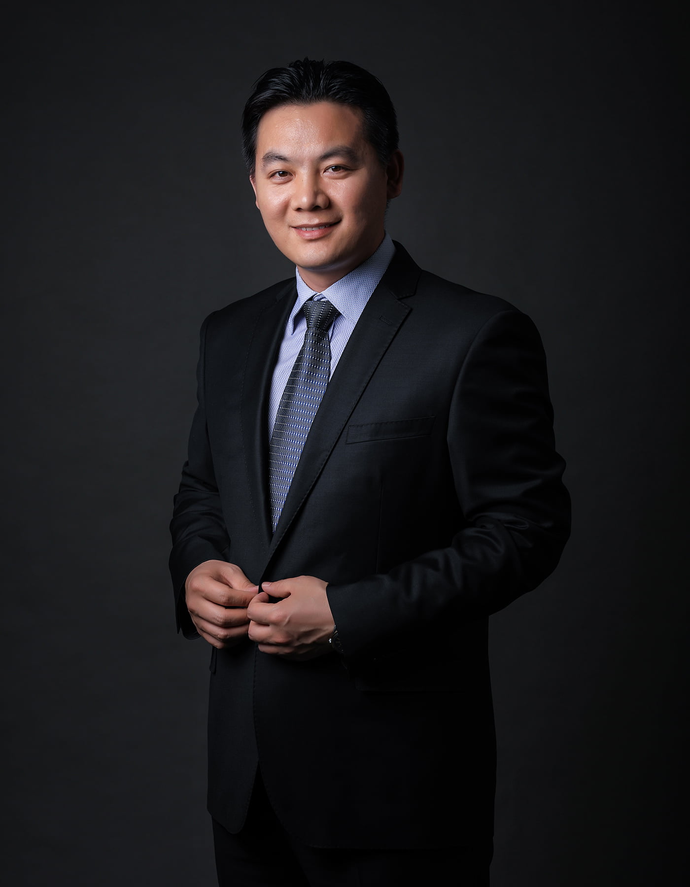 睿扬律师事务所 - 金融业务部副主任,高级合伙人 - 贾存恩
